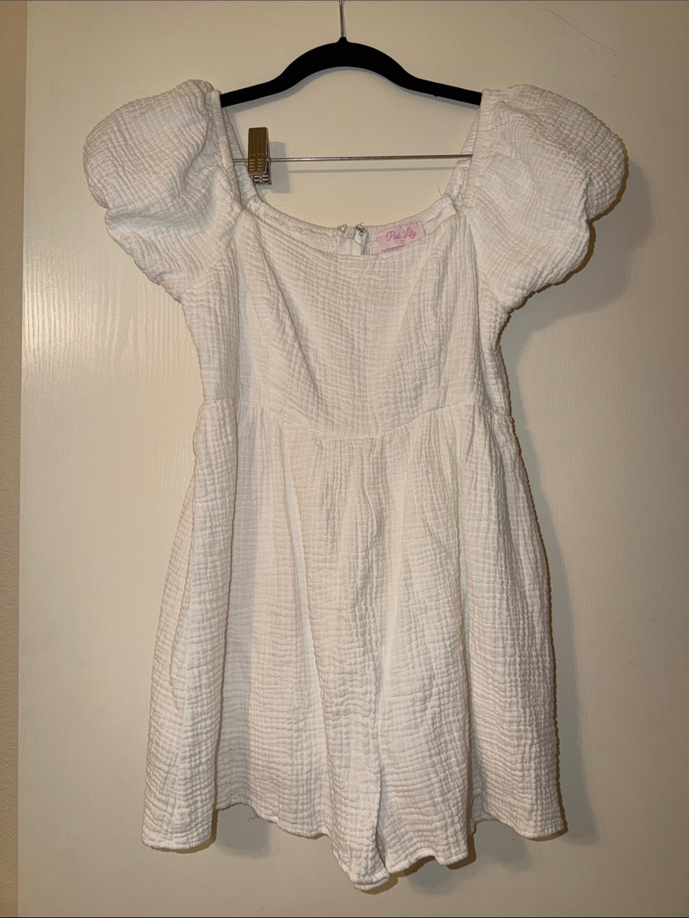 Pink lily White Puff-Sleeve romper